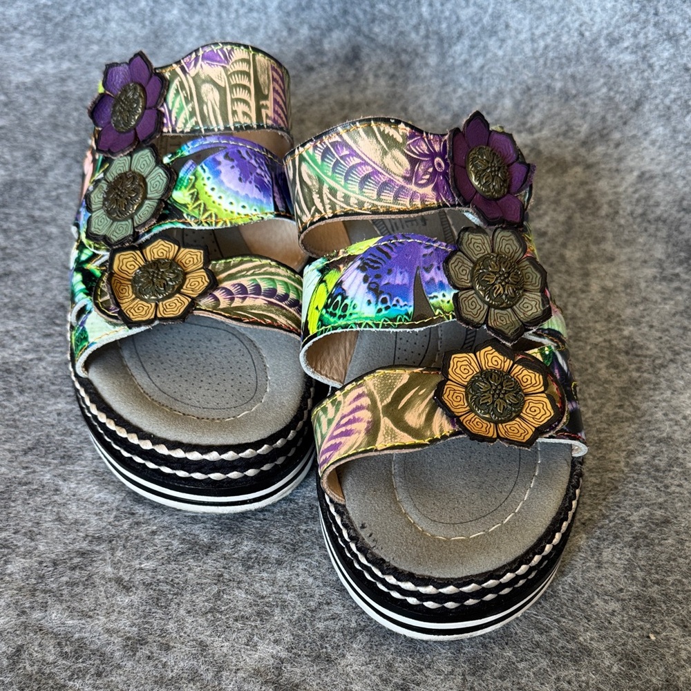 Women’s Sandals L’Artiste Spring Step Floral Size 8 / 38 Naomi Monarch Olm VG